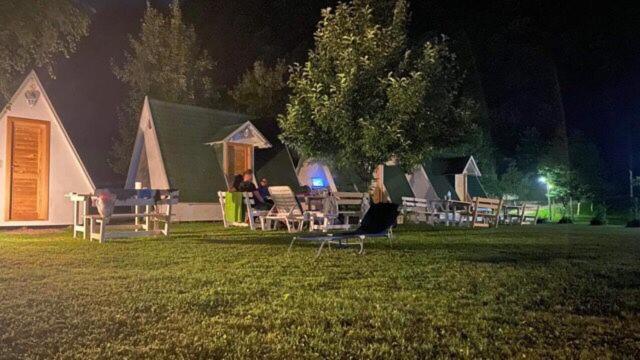 ホテル Una Kamp ボサンスカ・クルパ エクステリア 写真