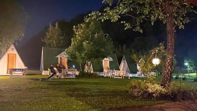 ホテル Una Kamp ボサンスカ・クルパ エクステリア 写真