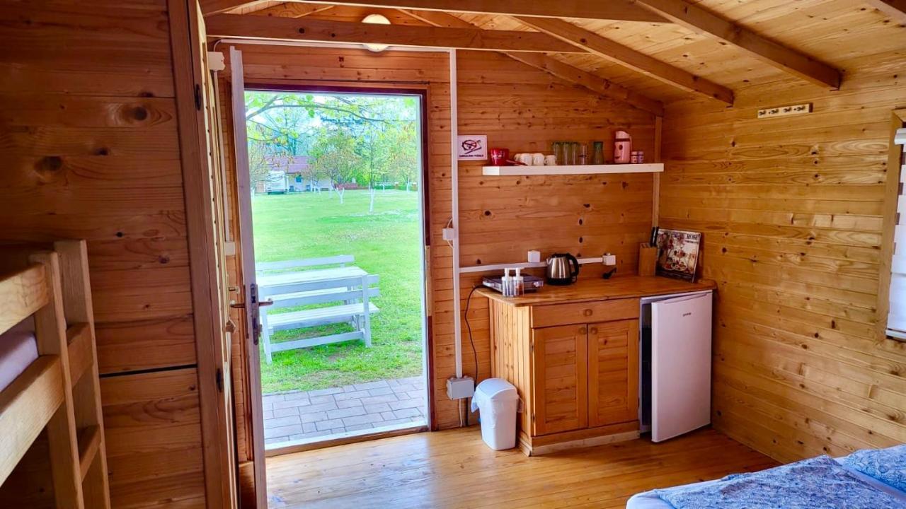 ホテル Una Kamp ボサンスカ・クルパ エクステリア 写真